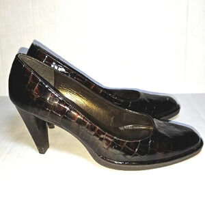 Croc Embossed Brown Pumps